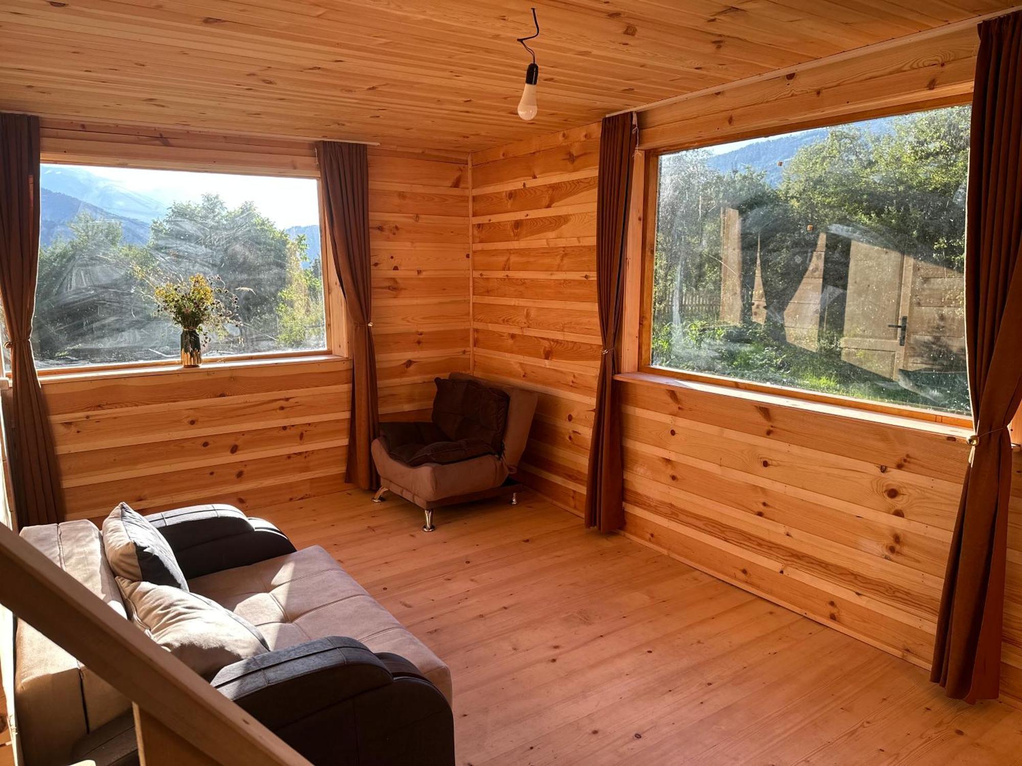 Ecohouse Svaneti Mestia Eksteriør billede